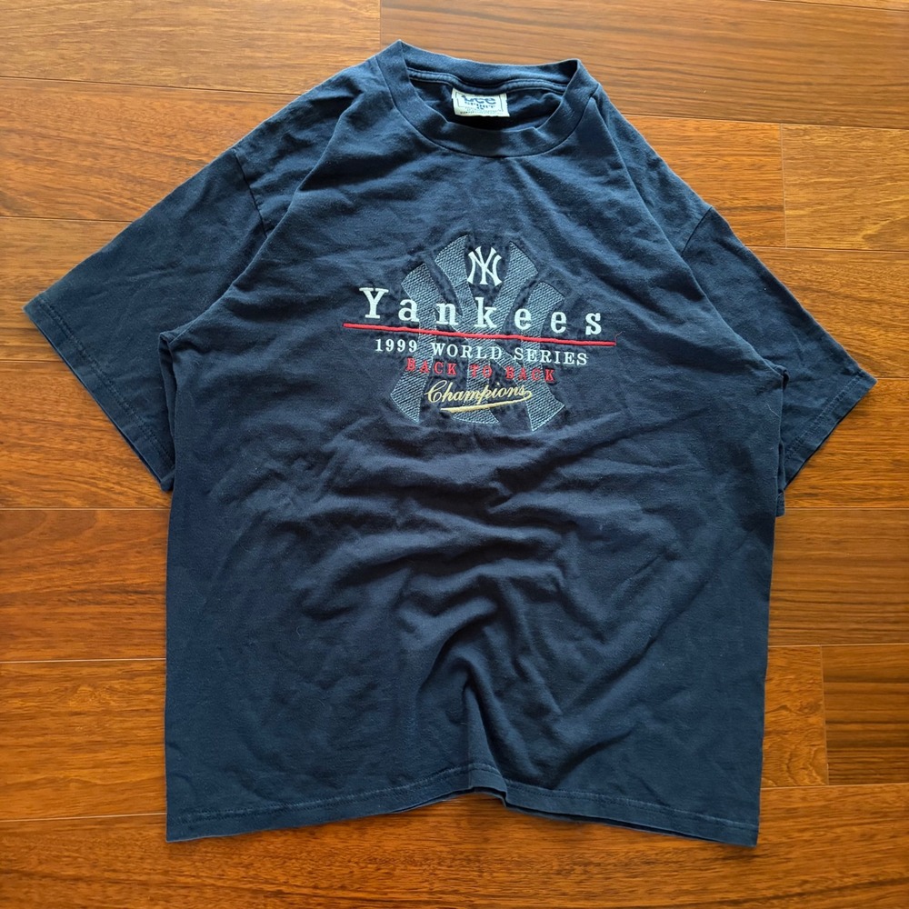 Vintage 90s Embroidered New York Yankees 1999 World Series Champions Tee Navy L